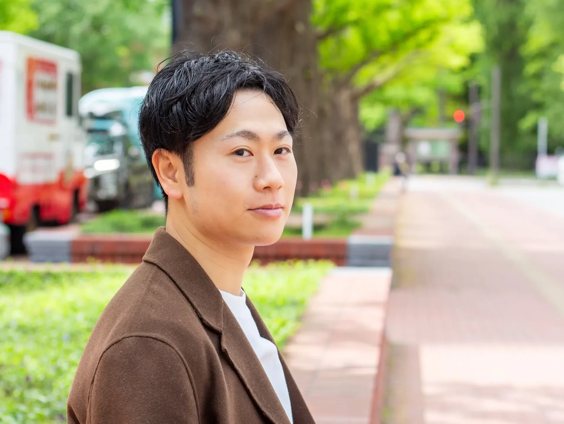 ダブルワークで時間に追われる毎日から、デザインを学んで“自分らしい働き方”を実現。前職の経験を活かして専門分野の案件にも挑戦。